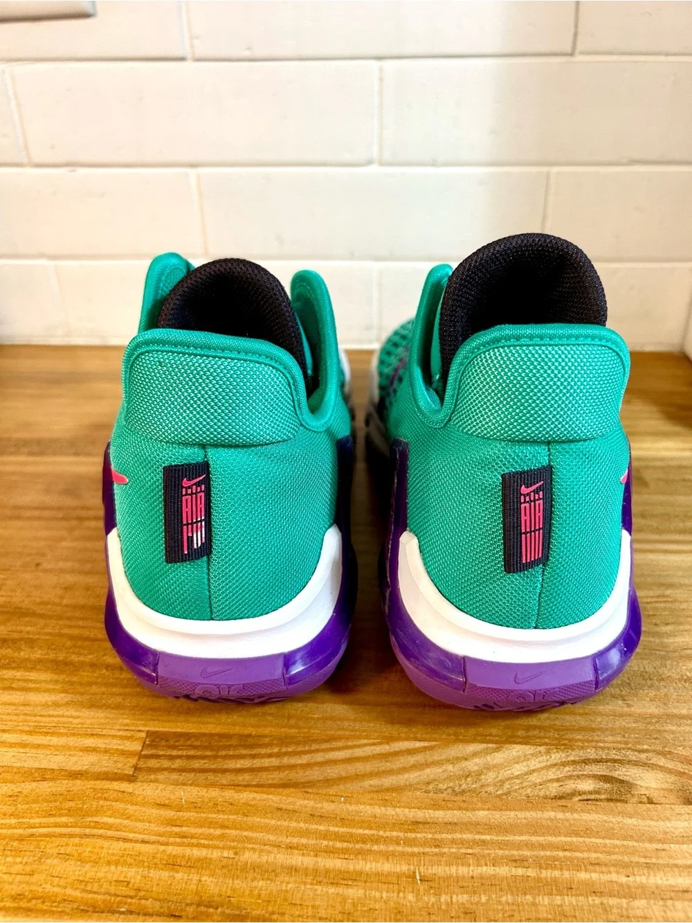 Nike Lebron Witness VI Clear Emerald/Wild Berry CZ4052-300 Men's Sneakers Sz 8.5
